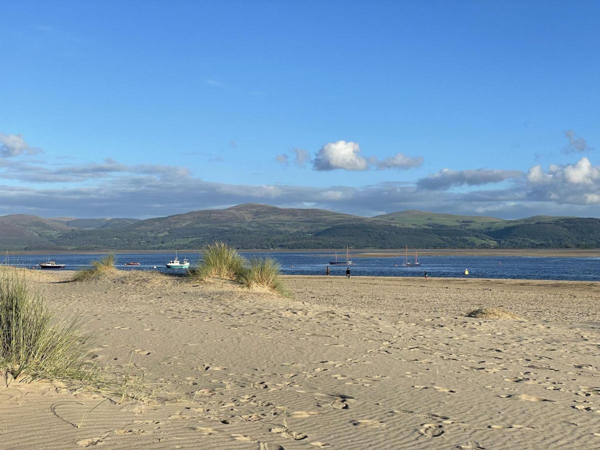 Lovely Seafront 2 Bedroom Apartment 4 Aberdyfi Eksteriør billede