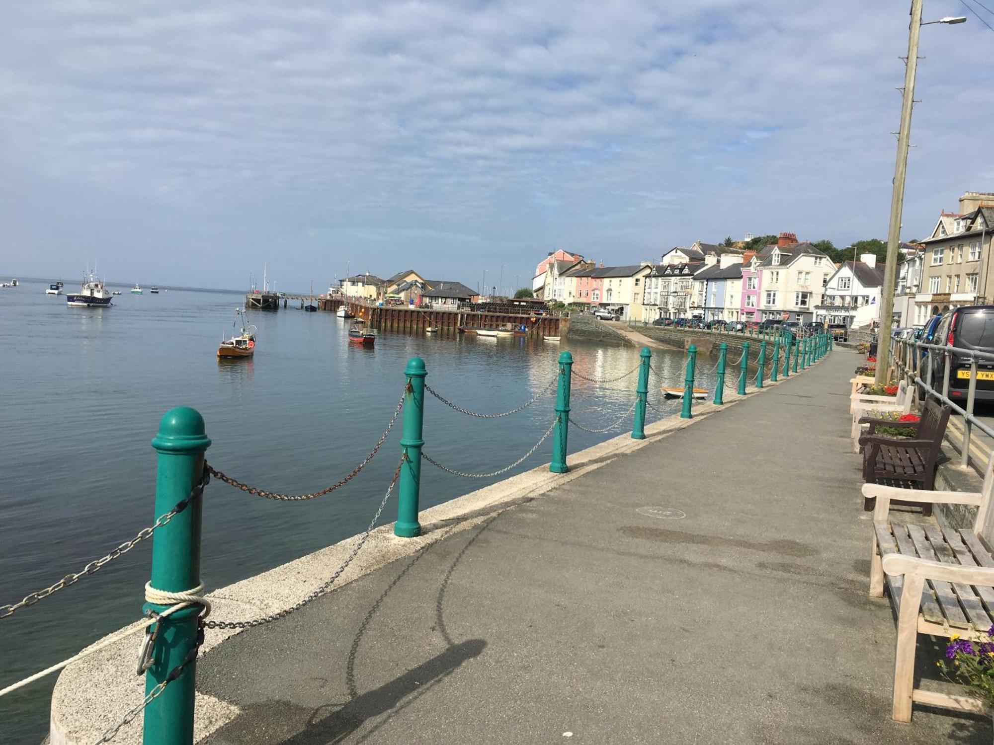 Lovely Seafront 2 Bedroom Apartment 4 Aberdyfi Eksteriør billede